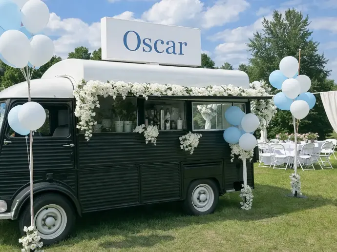 foodtruck op babyborrel in tuin 